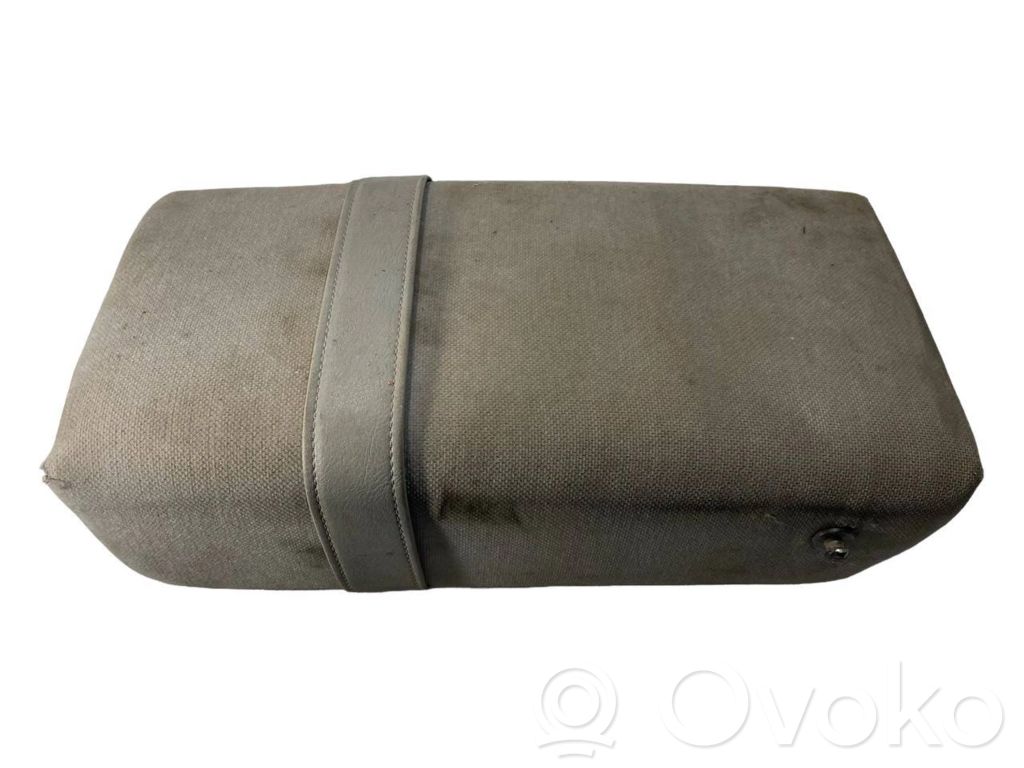 Glāžu turētājs (aizmugurē)