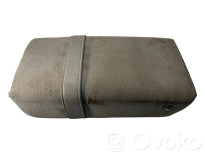 Glāžu turētājs (aizmugurē)