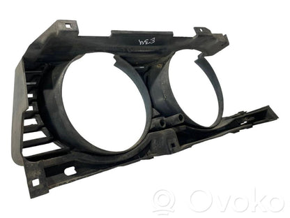 Priekšējā luktura detaļa