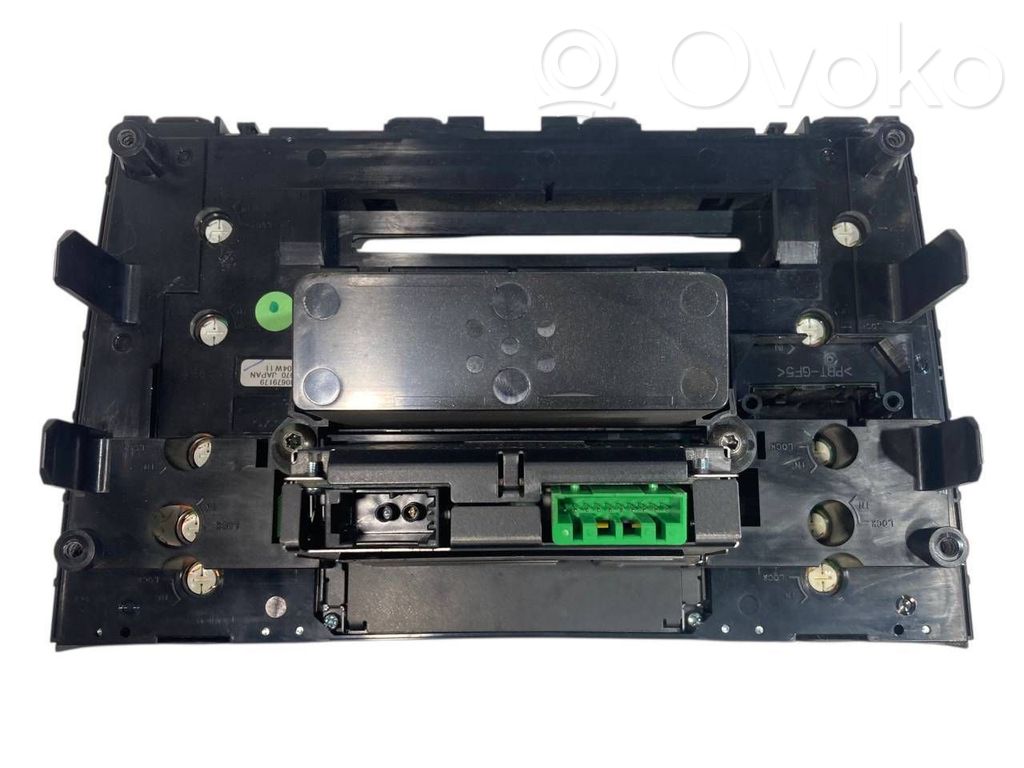 Radio / CD/DVD atskaņotājs / navigācija