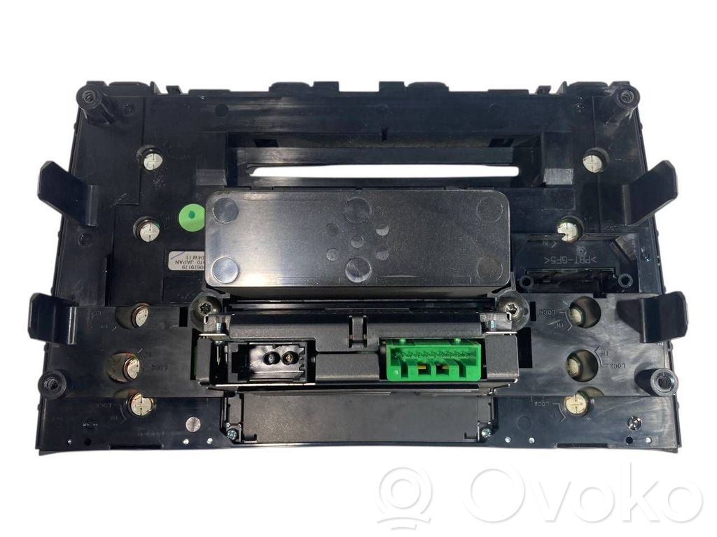 Radio / CD/DVD atskaņotājs / navigācija