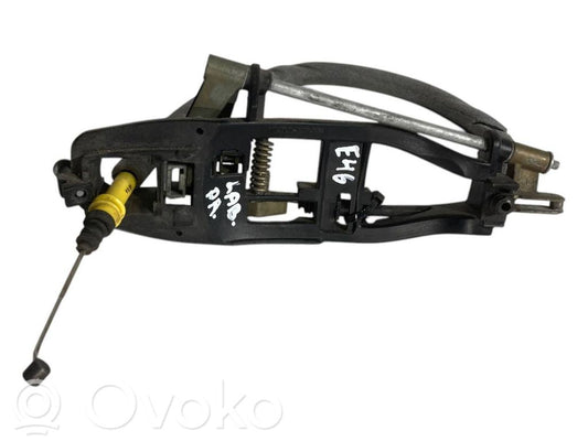 Priekšpusē turētājs / kronšteins ārējam atvēršanas rokturim