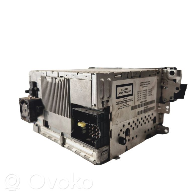 Radio / CD/DVD atskaņotājs / navigācija