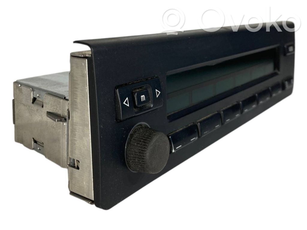 Radio / CD/DVD atskaņotājs / navigācija