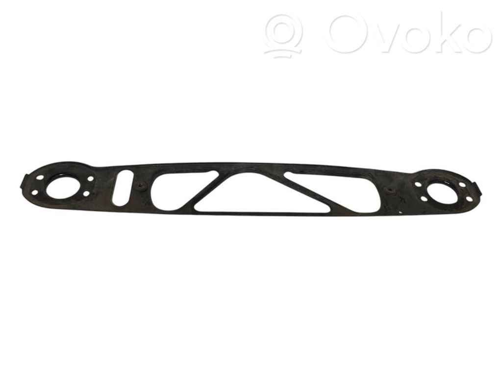 Priekšpusē bampera sastiprinājums