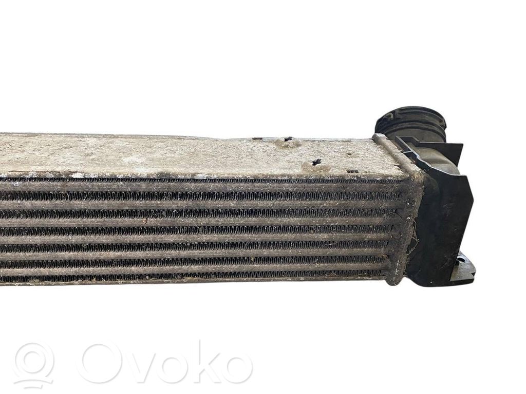 Starpdzesētāja radiators