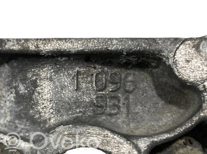 Transmission mounting bracket