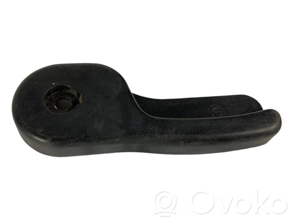 Dzinēja pārsega attaisīšanas rokturītis