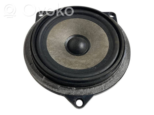 Speaker(s) in front door