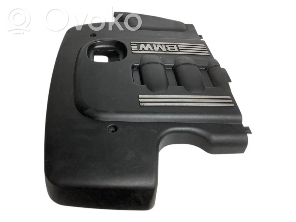 Dzinēja pārsegs (dekoratīva apdare)