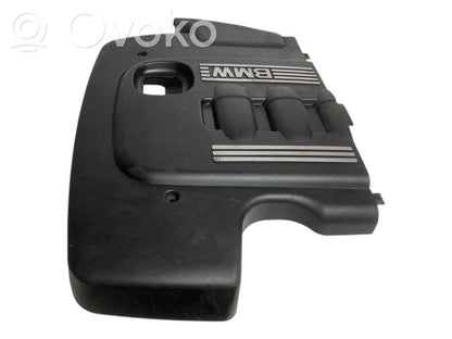 Dzinēja pārsegs (dekoratīva apdare)