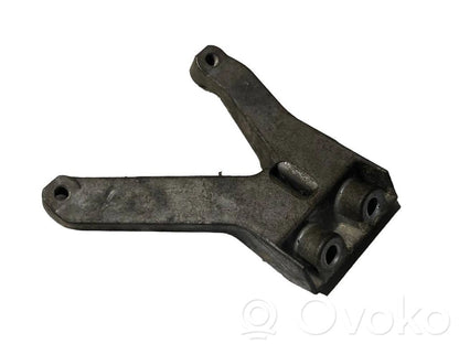 Engine mounting bracket