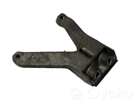 Engine mounting bracket