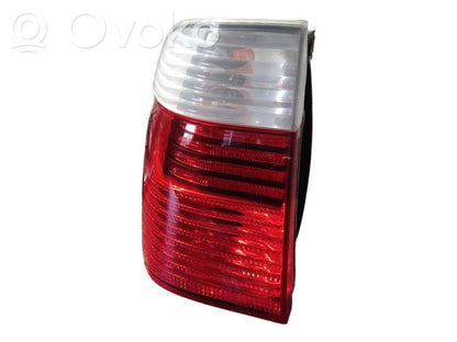 Задний фонарь в кузове