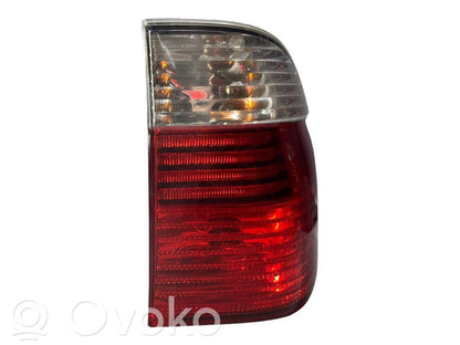 Aizmugurējais lukturis virsbūvē