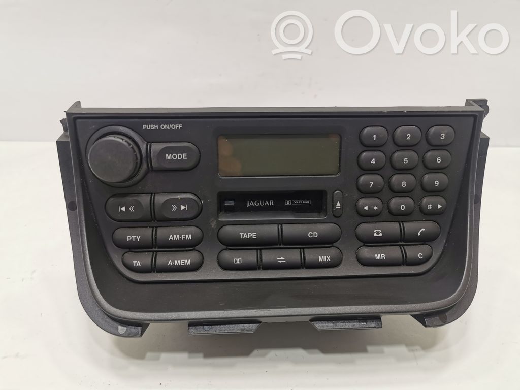 Radio / CD/DVD atskaņotājs / navigācija