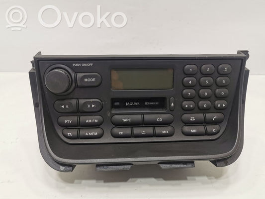 Radio / CD/DVD atskaņotājs / navigācija