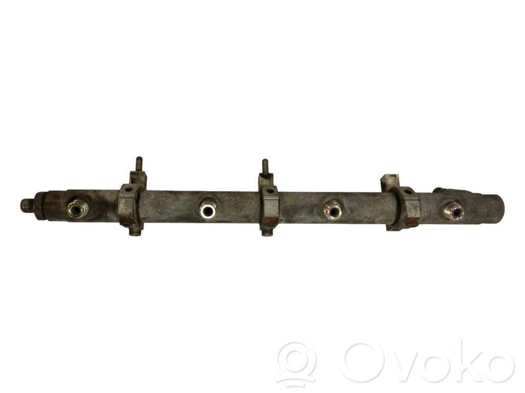 Fuel main pipe