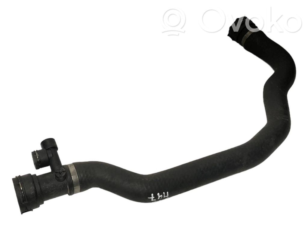 Caurulīte (-es) / šļūtene (-es)