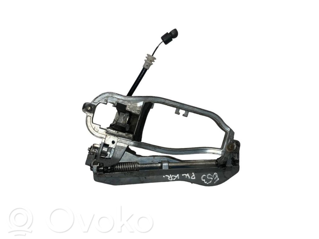 Priekšpusē turētājs / kronšteins ārējam atvēršanas rokturim