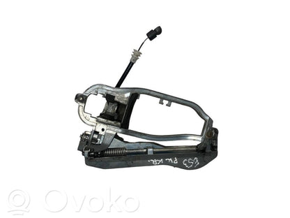 Priekšpusē turētājs / kronšteins ārējam atvēršanas rokturim