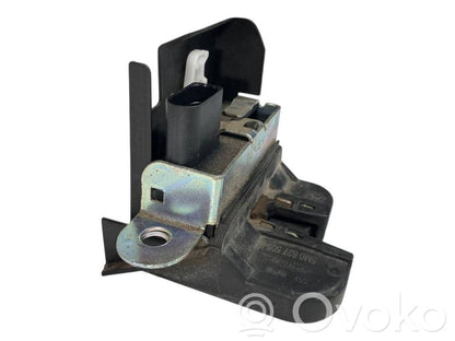 Aizmugurējā pārsega slēdzene