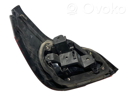 Задний фонарь в кузове