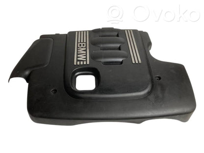 Dzinēja pārsegs (dekoratīva apdare)