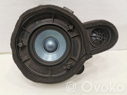 Speaker(s) in front door