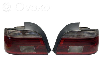 Aizmugurējais lukturis virsbūvē