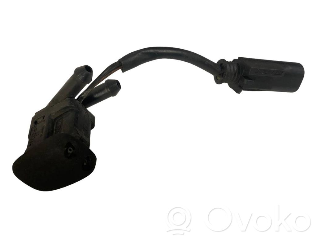 Mazgāšanas šķidruma smidzinātājs (-i) priekšējam logam