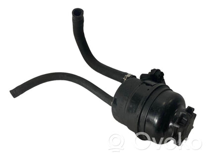 Stūres pastiprinātāja šķidruma tvertne