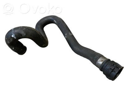 Caurulīte (-es) / šļūtene (-es)