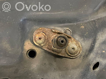 Dzinēja pārsegs (vāks)