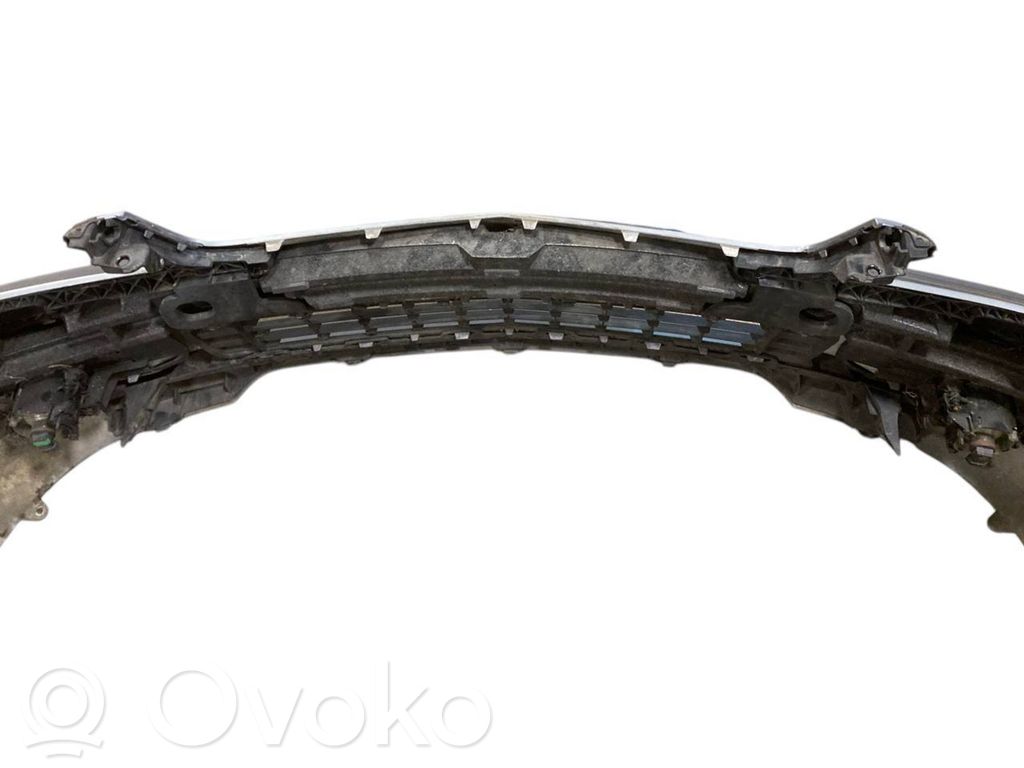 Передний бампер