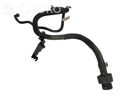 Degvielas caurulīte (-es)