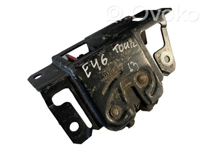 Aizmugurējā pārsega slēdzene