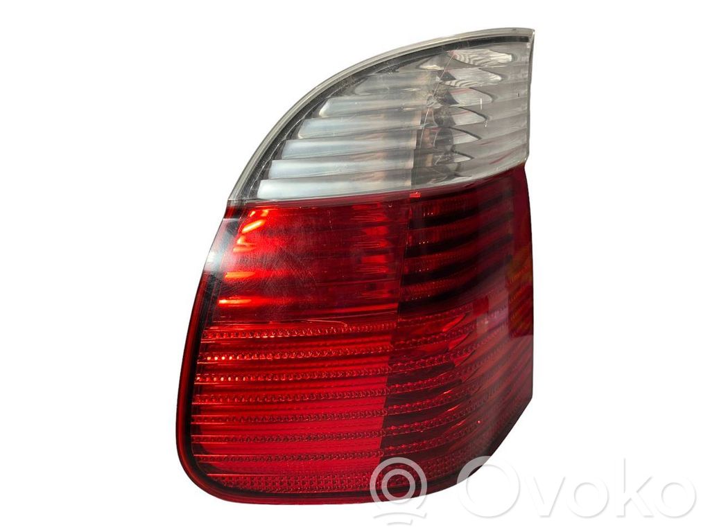 Задний фонарь в кузове