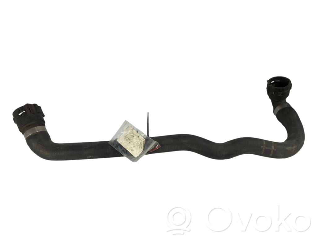 Caurulīte (-es) / šļūtene (-es)