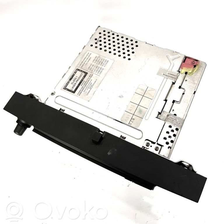 Radio / CD/DVD atskaņotājs / navigācija