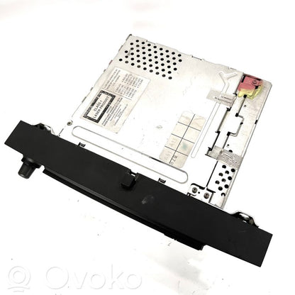 Radio / CD/DVD atskaņotājs / navigācija