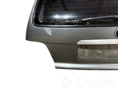 Задняя крышка (багажник)