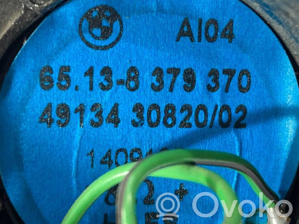 Augsto frekvenču skaļrunis (-i) priekšējās durvīs