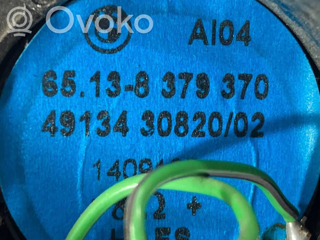 Augsto frekvenču skaļrunis (-i) priekšējās durvīs
