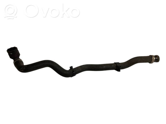 Caurulīte (-es) / šļūtene (-es)