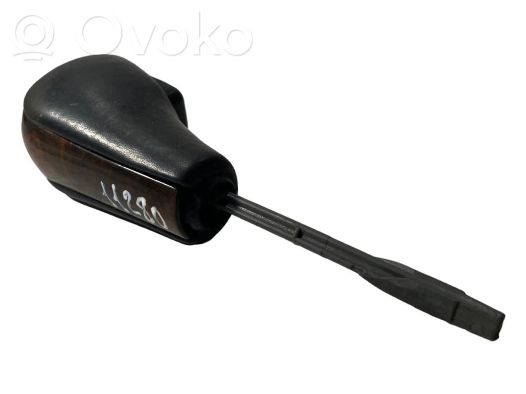 Ātrumu pārslēgšanas sviras dekoratīvā apdare (āda, uzgalis)