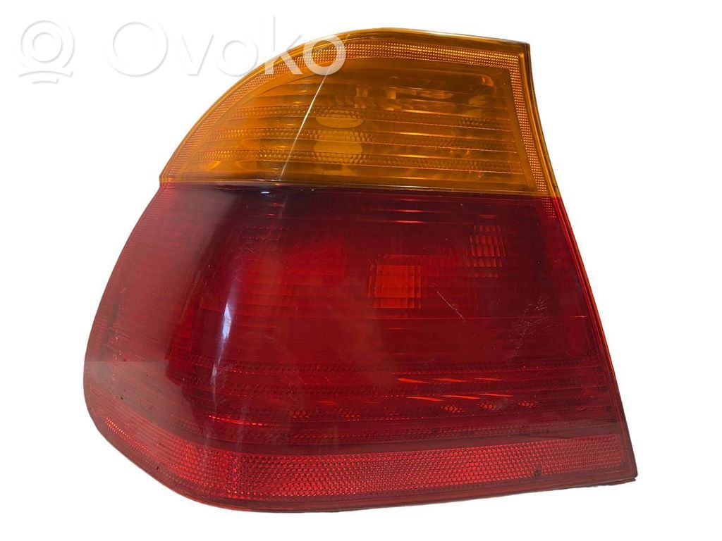 Aizmugurējais lukturis virsbūvē