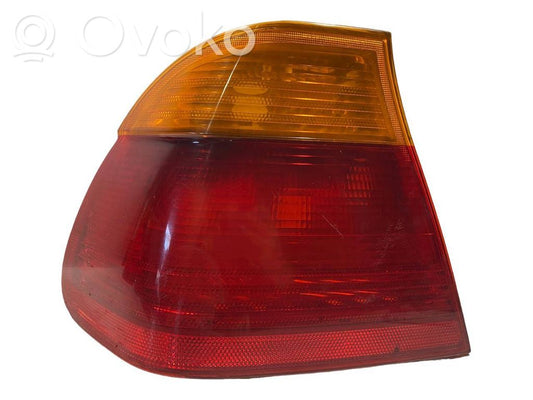 Задний фонарь в кузове