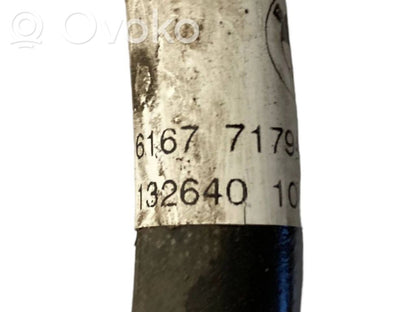 Lukturu mazgāšanas šķidruma trubiņa (-as)