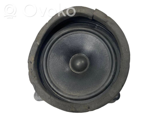 Speaker(s) in the rear door